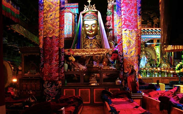 Khám phá chùa Đại Chiêu (Jokhang) trong tour du lịch Tây Tạng